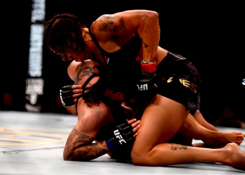 amanda nunes lutando