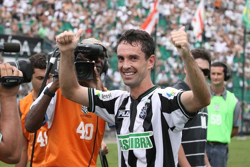 fernandes comemora 100 gols figueirense