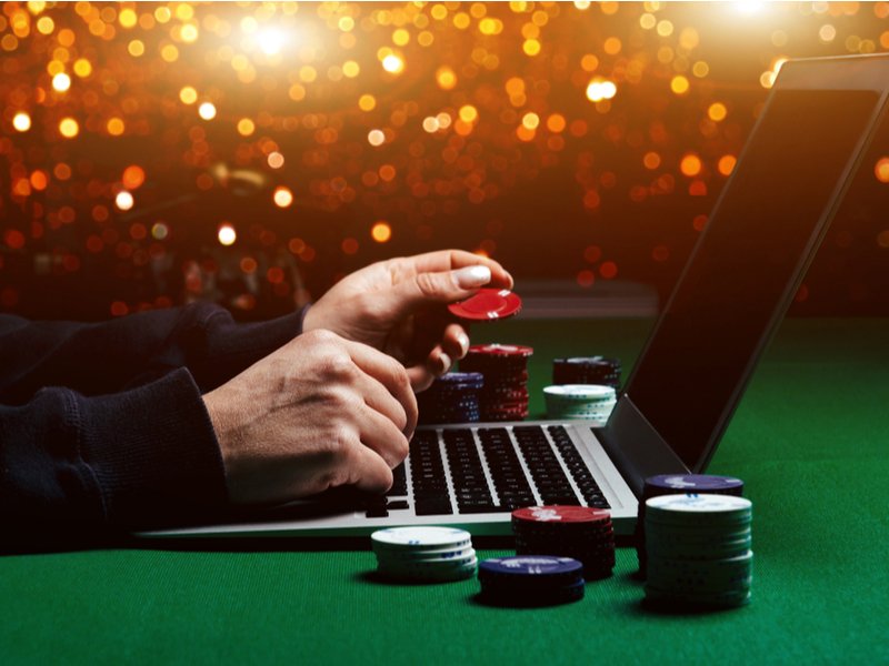 poker online vs en vivo