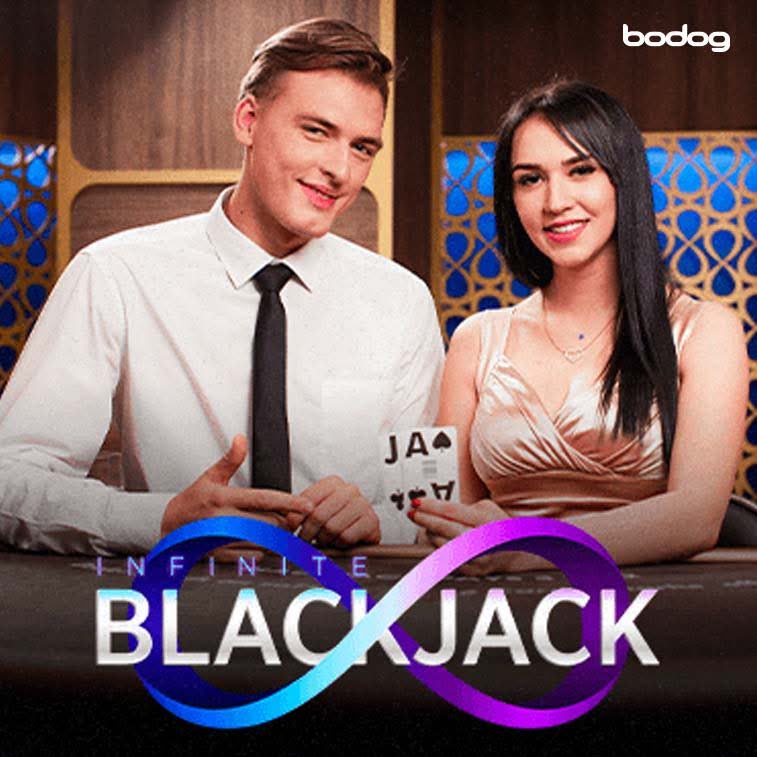 jugar infinite blackjack Crupiers detrás de logo de infinite blackjack