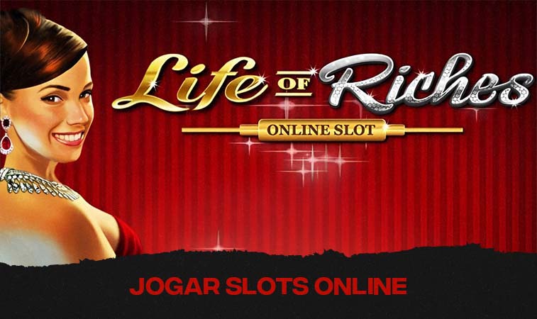 mulher propaganda do slot ao lado da logo oficial do jogo