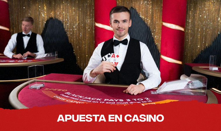 Dealer de casino en mesa de blackjack
