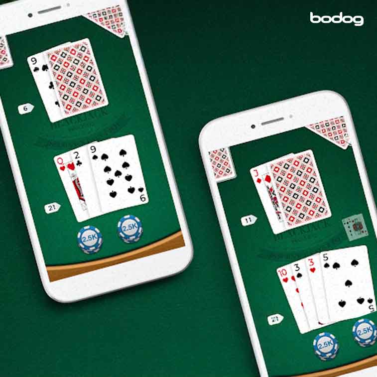 Espera que barajen las cartas y comienza a jugar blackjack online