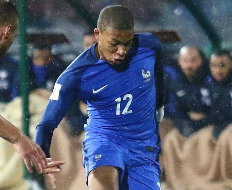 delantero kylian mbappe