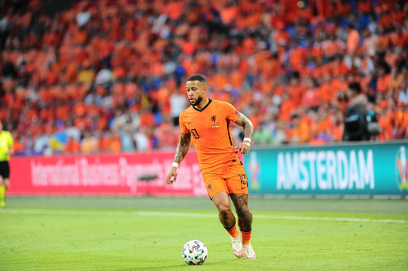 memphis depay atacante paises bajos