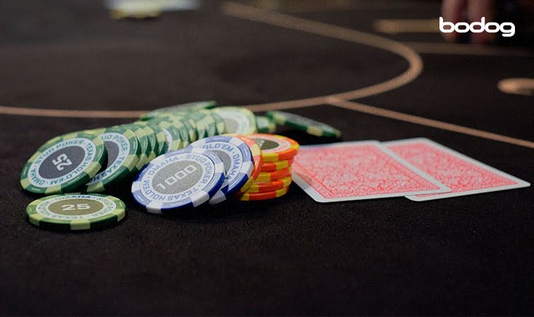 cartas fichas poker Cartas de poker y fichas