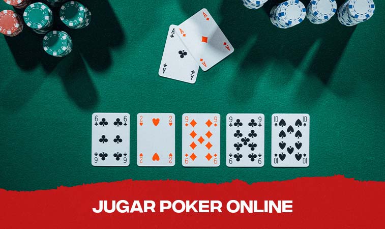 showdown poker partida Cartas y fichas de poker en mesa