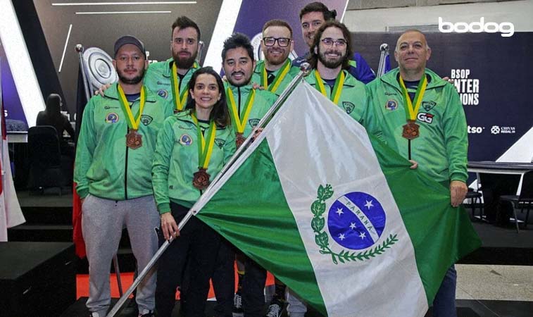 Como funciona um time de poker no Brasil