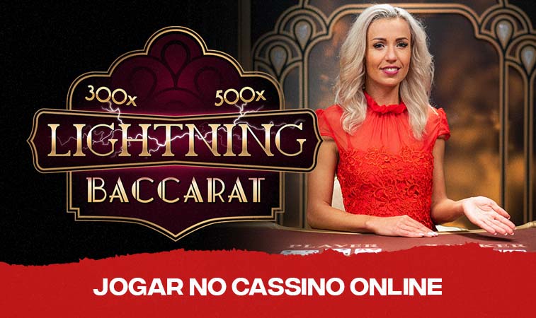 logo do jogo Lightning Baccarat ao lado de uma dealer apresentando a mesa