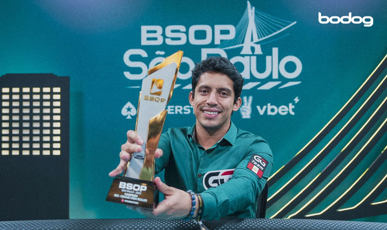 Diego Ventura con su trofeo del BSOP