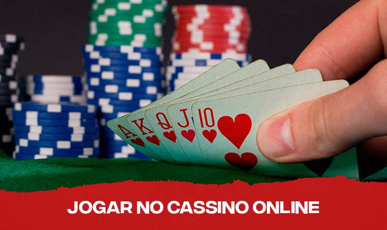Mesa de poker com fichas e baralho