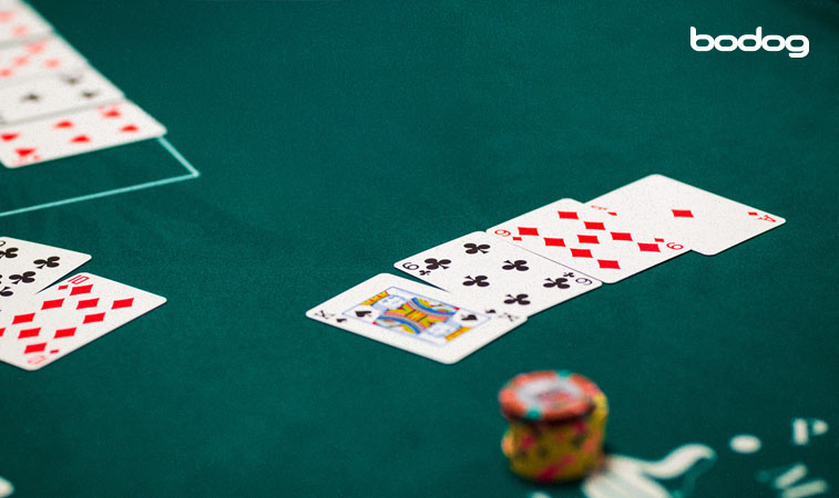 estrategia jogo poker Cartas comunitárias na mesa de poker