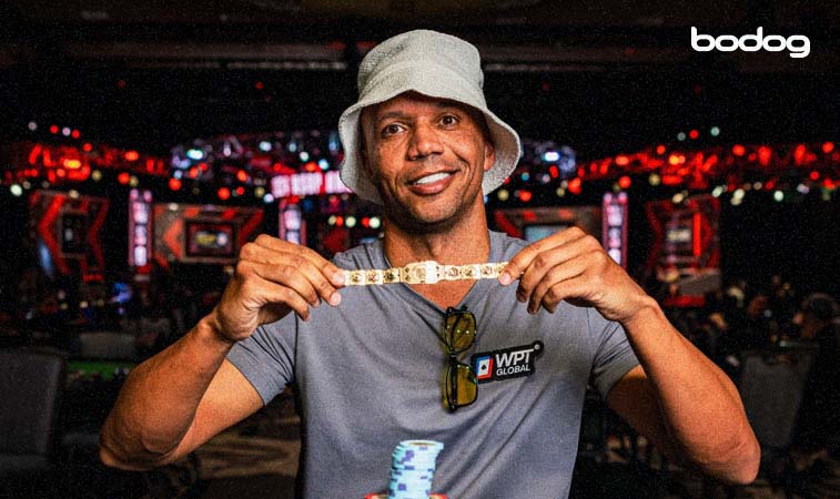 phil ivey jogador Phill Ivey mostrando seu bracelete da WSOP