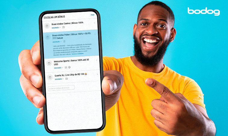 homem exibindo um celular na aba de bônus na Bodog