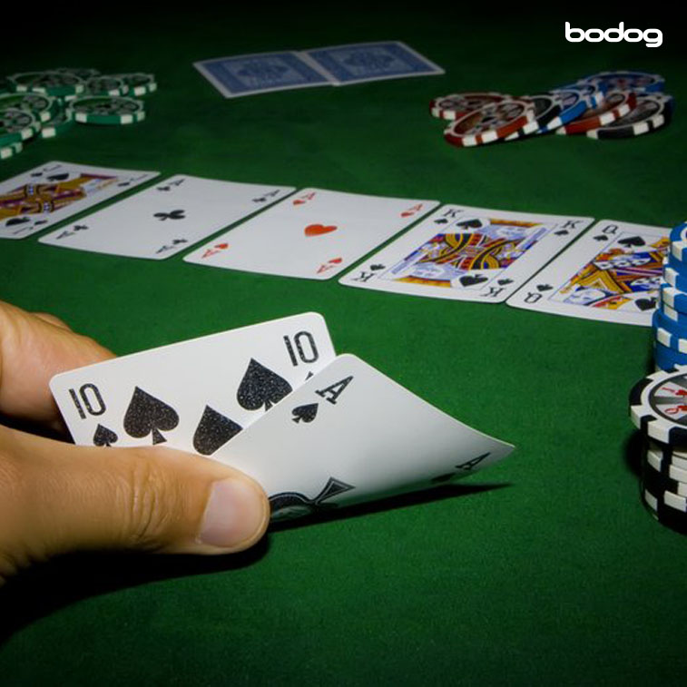 como ganhar com três cartas iguais no poker