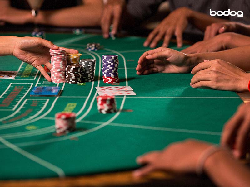 Como funcionam os torneios de Baccarat online