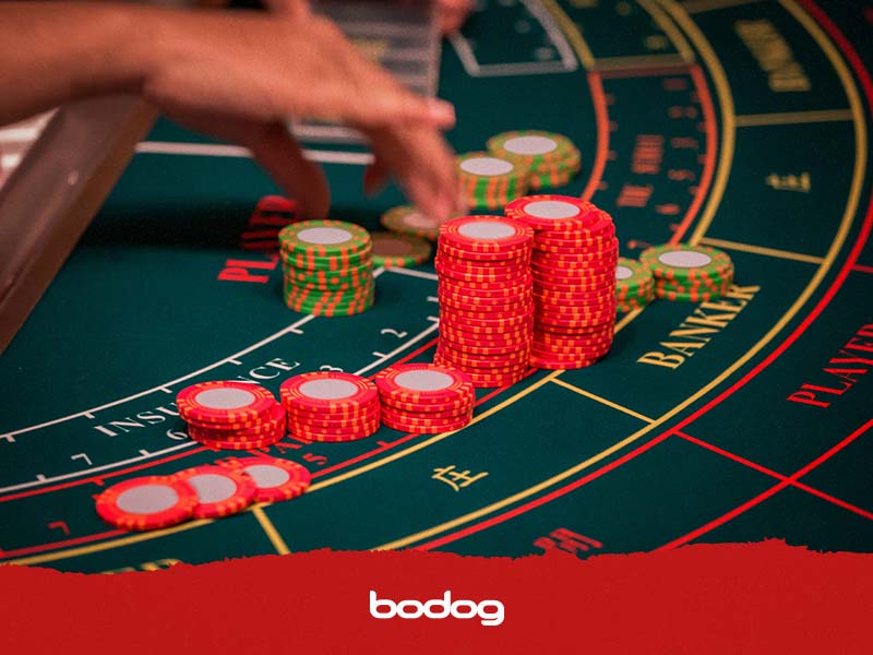 Como jogar Baccarat online Regras básicas para principiantes