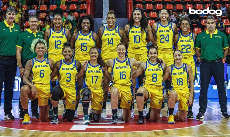 Presente del equipo femenino de básquet de Brasil