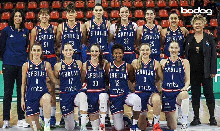 El plantel femenino de serbia