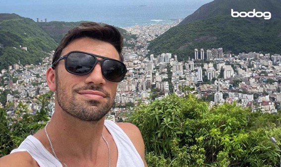 Giuliano selfie en la montaña