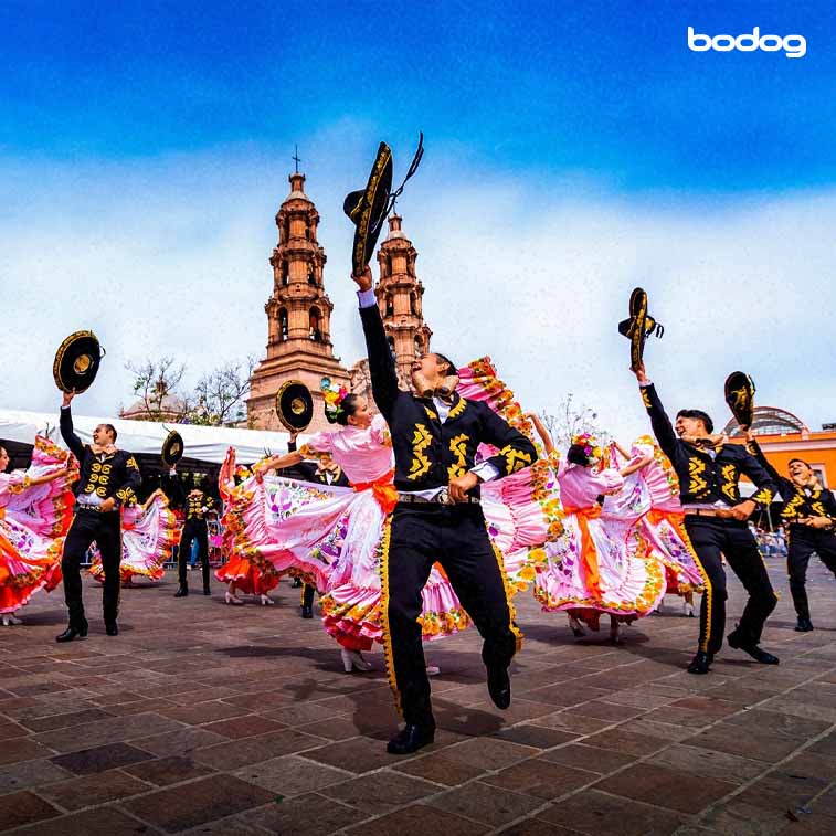 Mariachis bailando en la Feria de San Marcos