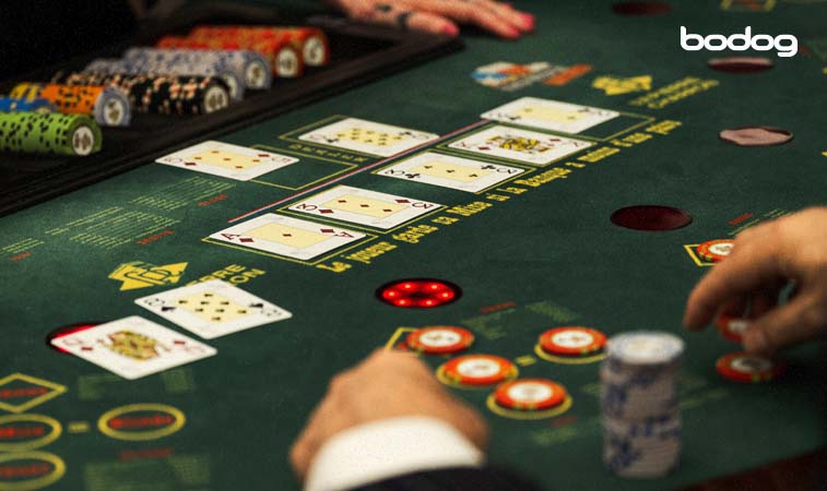 Mesa de poker en casino