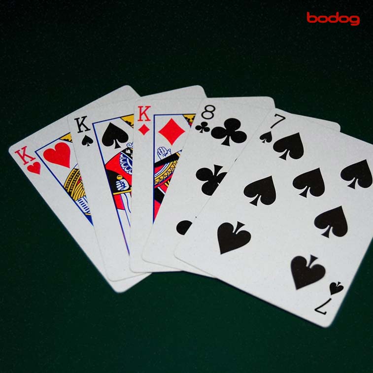 Tercia en cartas de poker