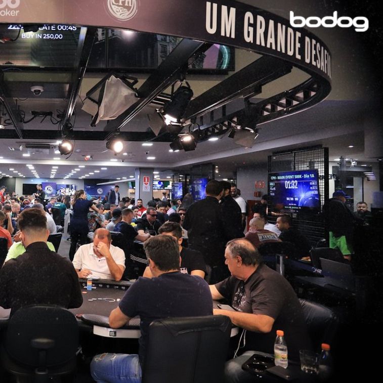 Torneio de poker ao vivo no H2 Club Curitiba