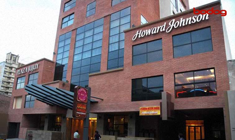 Entrada al howard johnson plaza en jujuy