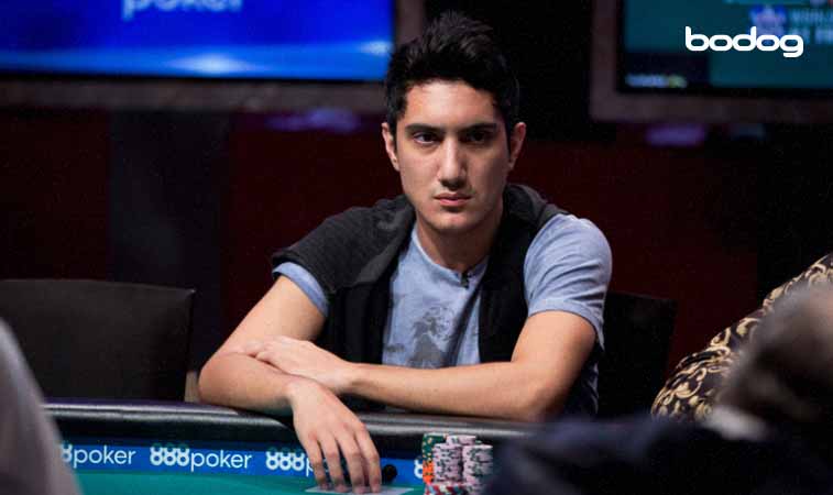 Iván Lucá en mesa de poker