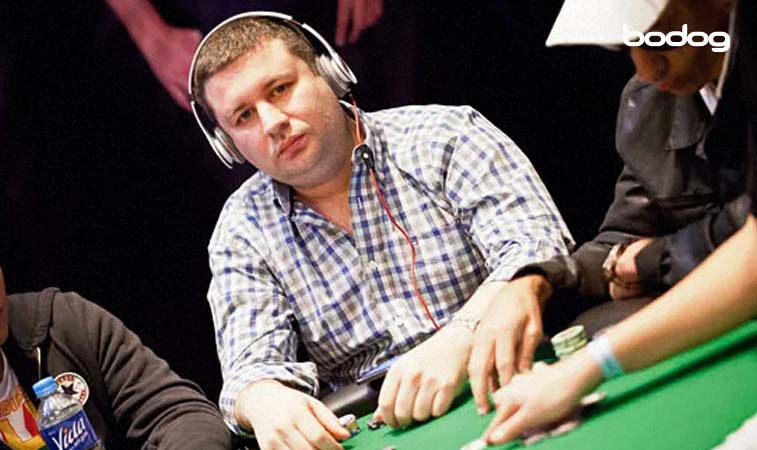 Nicasio Sánchez Toranzo en mesa de poker